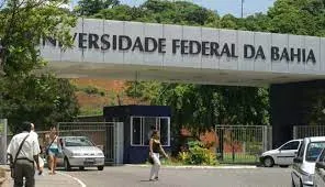 Para frequentar as aulas presenciais, os alunos da Ufba precisam comprovar a vacinação em duas doses