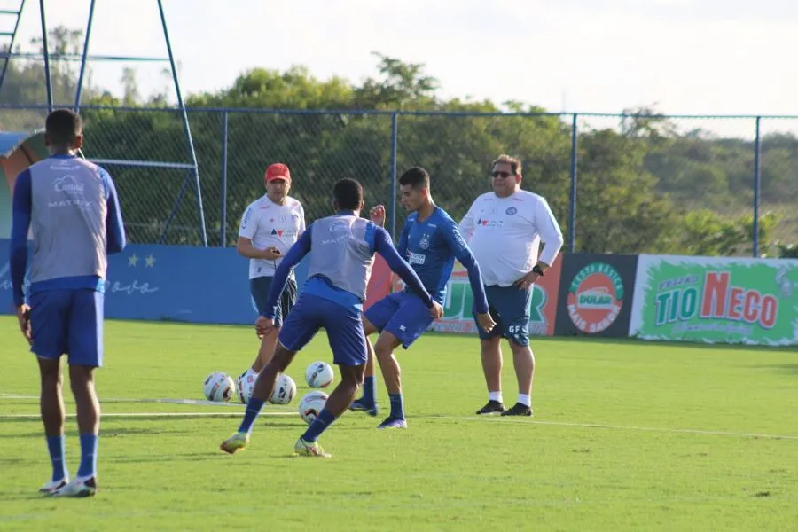 Henrique, Patrick de Lucca, Lucas Mugni e Maranhão voltam a ficar à disposição de Guto Ferreira