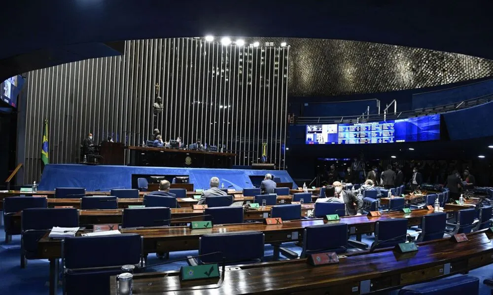 Para a autora do PL, senadora Leila Barros (sem partido), a medida permitirá combater o preconceito e a violência contra a mulher na fase inicial.