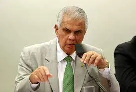 Araújo formalizou o pedido de desfiliação da sigla em carta