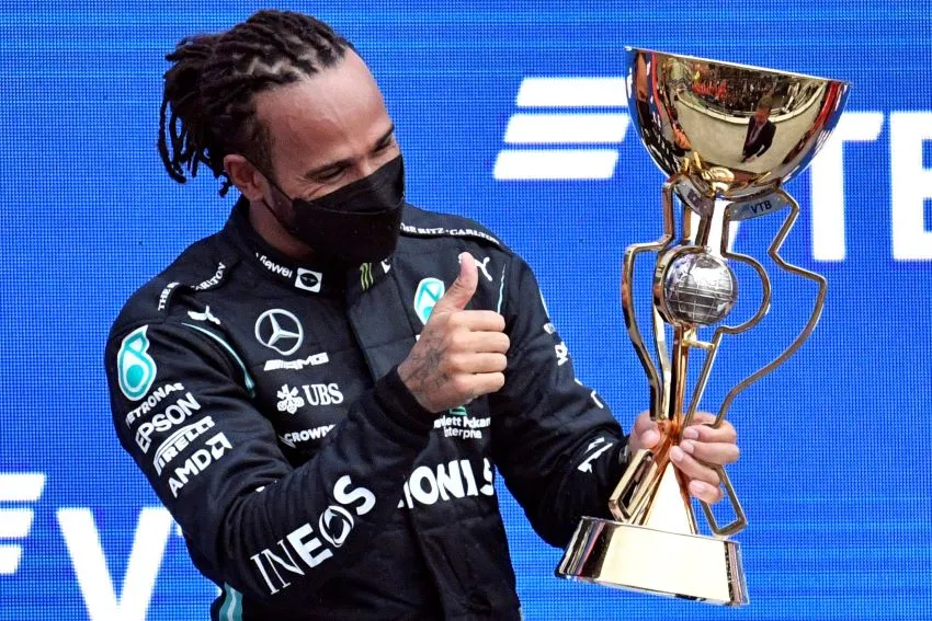 Lewis Hamilton pode ser homenageado no Brasil