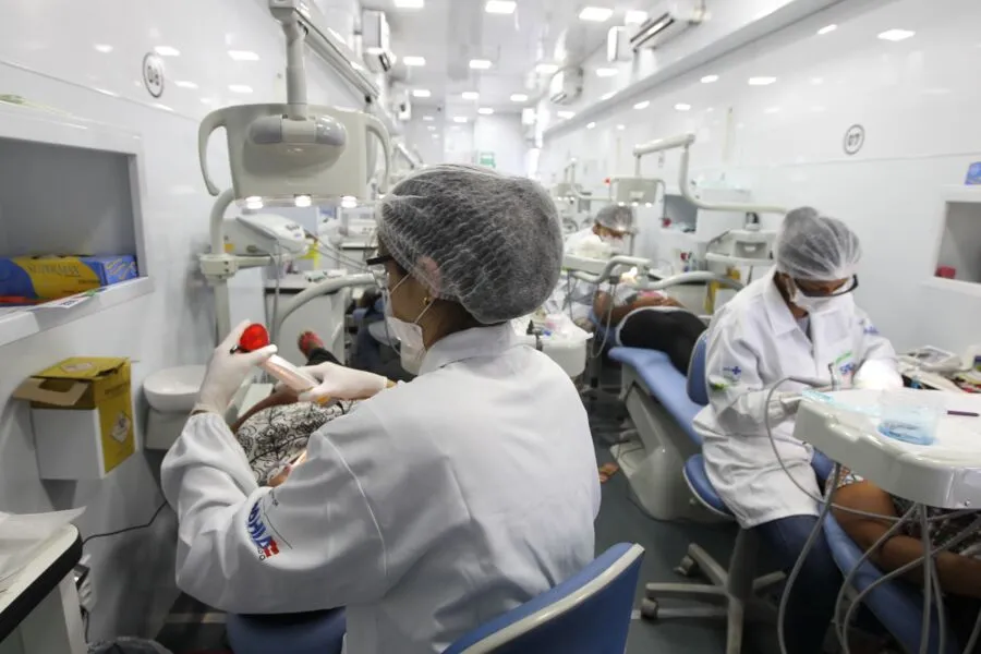 O evento disponibiliza exames de mamografia para mulheres entre 40 e 69 anos, ultrassonografia, eletrocardiograma e raio-x