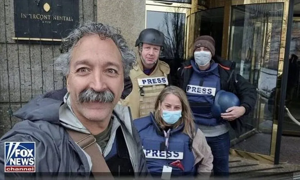 Pierre Zakrzewski, 52, (frente) estava em um carro atingido pelo fogo na última segunda