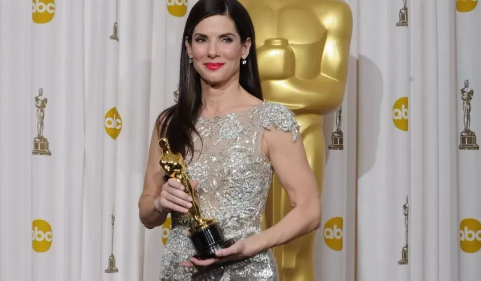 Sandra Bullock no Oscar 2010, quando levou a categoria Melhor Atriz com o filme "Um Sonho Possível"