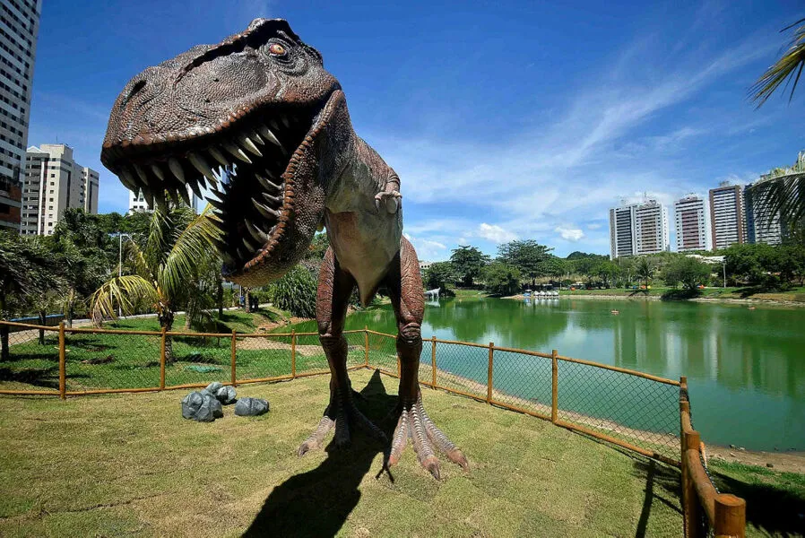 Equipe de paleoartistas dão seguimento à pesquisa e criação de esculturas de animais extintos