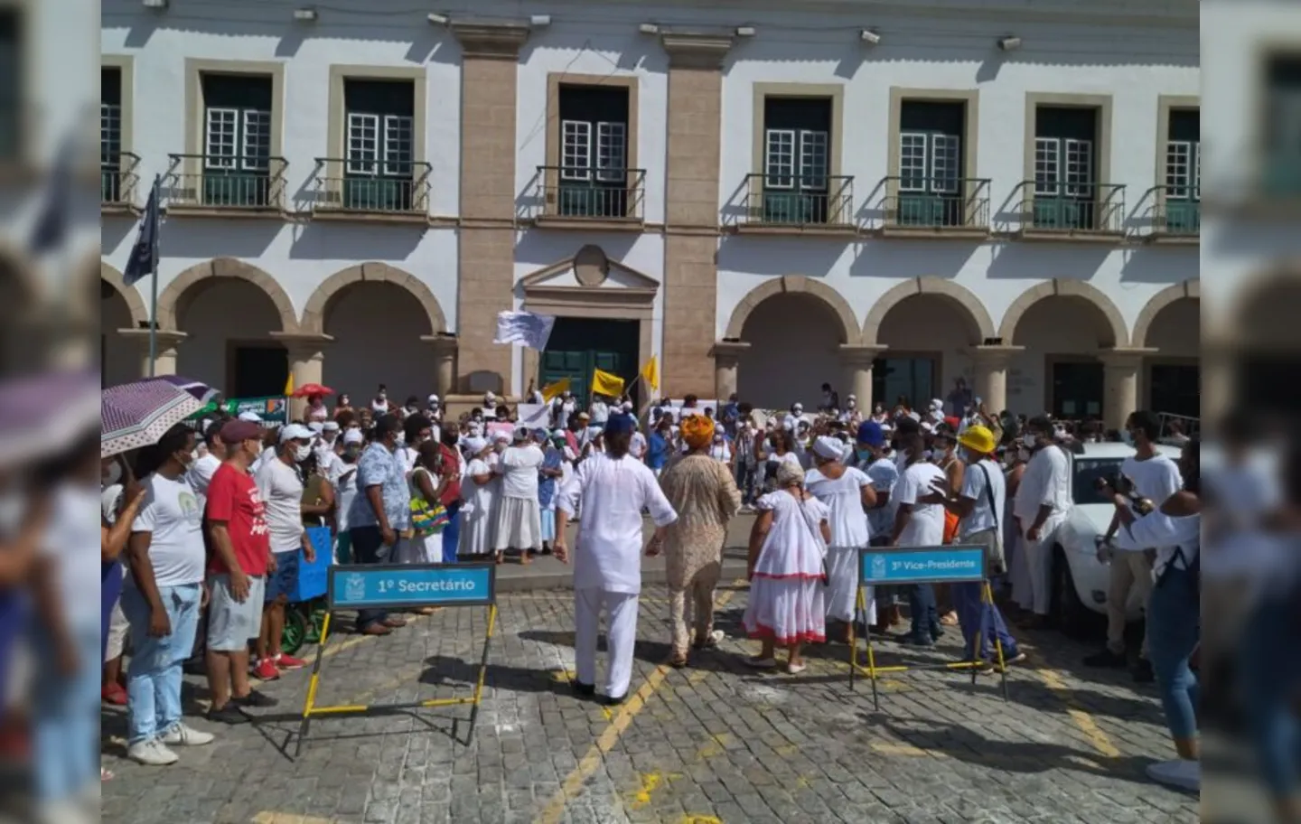Contra o projeto, grupo realizou ebó coletivo em frente à Câmara Municipal