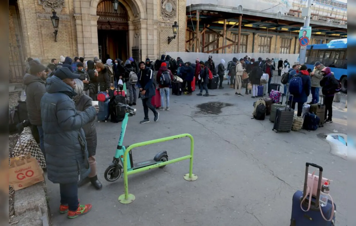 Quase um milhão de ucranianos deixaram o país nos últimos dias