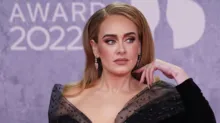 Imagem ilustrativa da imagem Adele é acusada de transfobia após afirmar que "ama ser mulher"