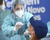 Imagem ilustrativa da imagem Saúde debaterá rebaixar pandemia para endemia depois do Carnaval