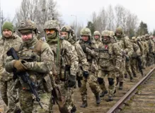 Imagem ilustrativa da imagem Ucrânia recruta reservistas e decreta  estado de emergência