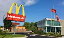 Imagem ilustrativa da imagem McDonald's e Coca-Cola suspendem atividades na Rússia