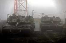 Imagem ilustrativa da imagem Tanques russos avançam e chegam às portas de Kiev