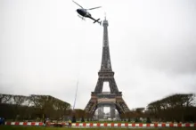 Imagem ilustrativa da imagem Torre Eiffel ganha antena de rádio e cresce 6 metros