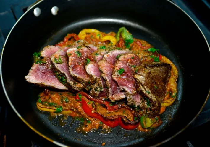 Para fazer um malassado é preciso um corte de carne bovina macia como filé mignon