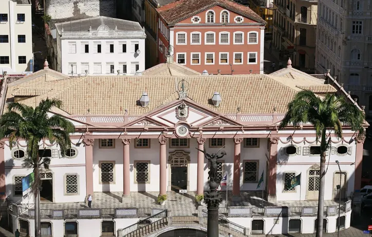 A iniciativa vai permitir que a imponente edificação histórica volte a figurar entre os principais equipamentos culturais e de negócios da Bahia