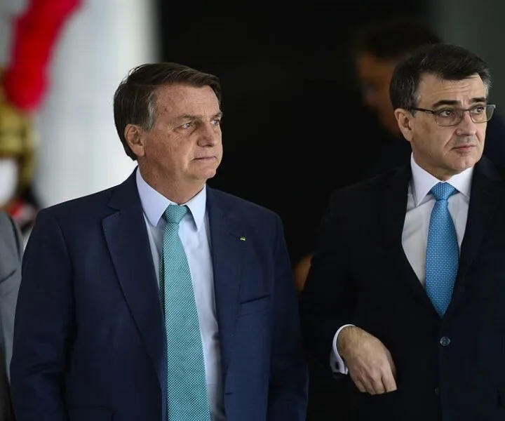 O presidente Jair Bolsonaro e o ministro das Relações Exteriores Carlos França
