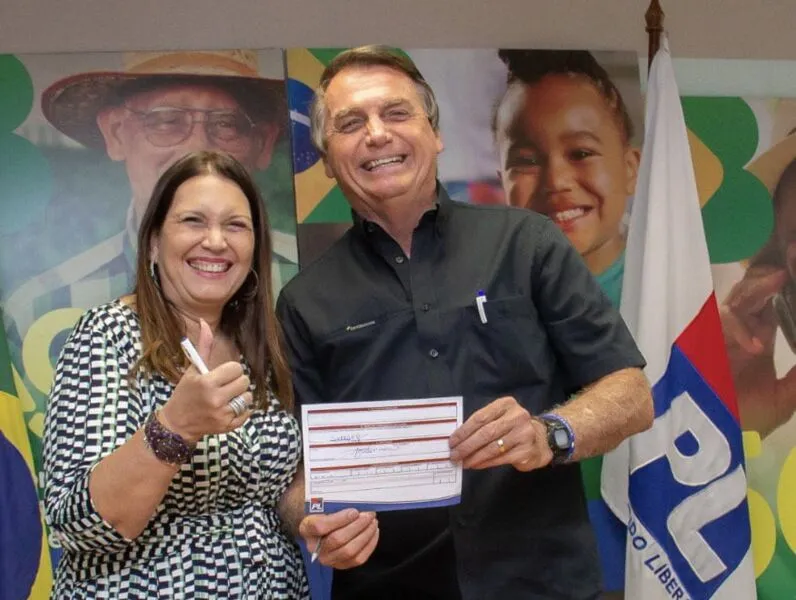 A edeputada Bia Kicis ao lado do presidente Jair Bolsonaro
