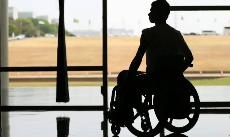 Pessoas com deficiência lutam para ter seus direitos e espaços respeitados nas empresas
