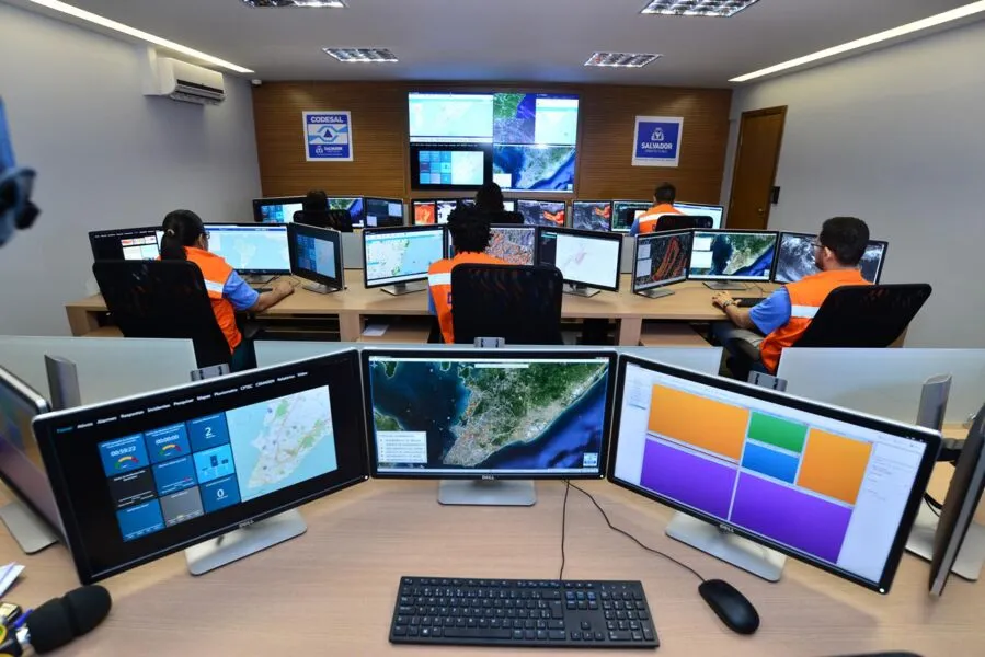 Central de monitoramento e alerta de Defesa Civil