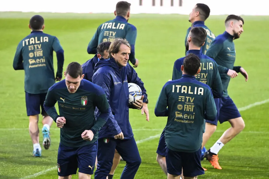 Roberto Mancini, técnico da Itália: “Nosso objetivo é ganhar o Mundial, mas para ganhar é preciso vencer esses dois jogos”