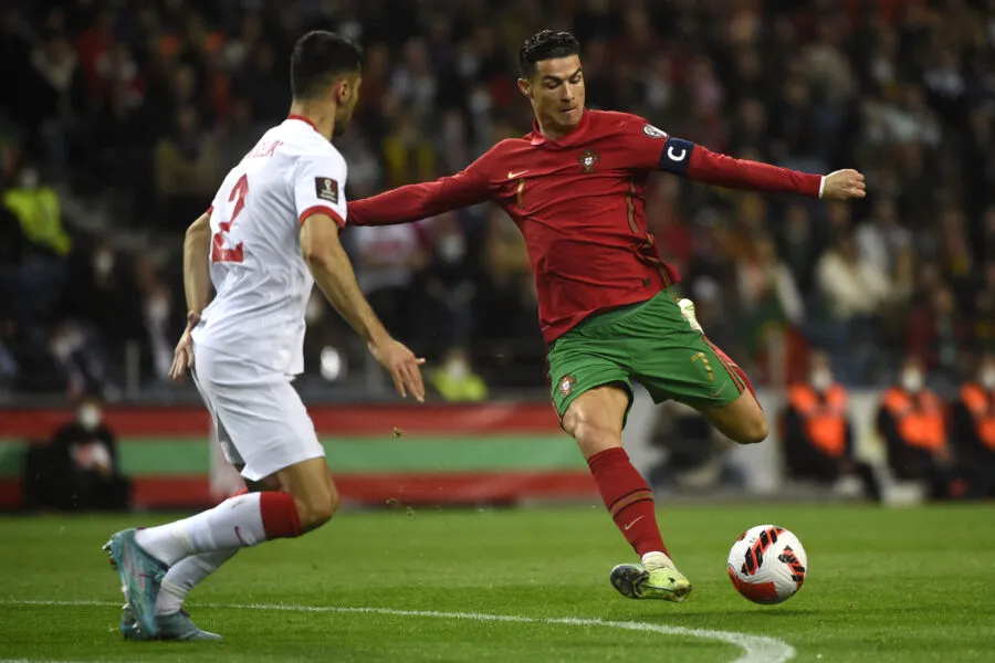 Cristiano Ronaldo foi muito bem marcado e fez partida apagada, mas colaborou no ataque principalmente criando espaços