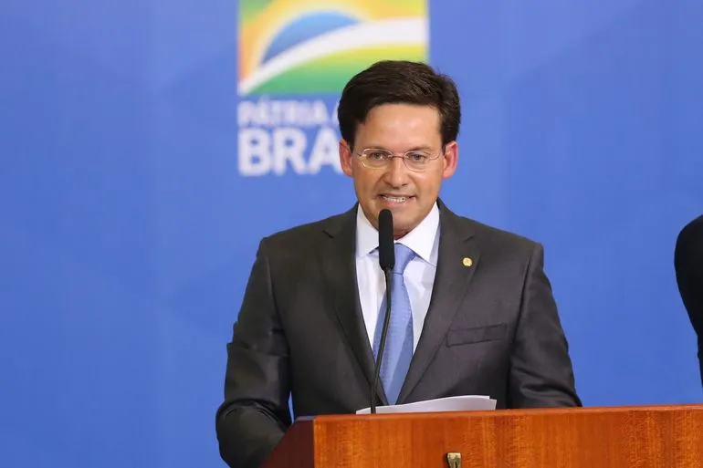 Troca é o primeiro passo para  a confirmação da candidatura de Roma ao governo da Bahia