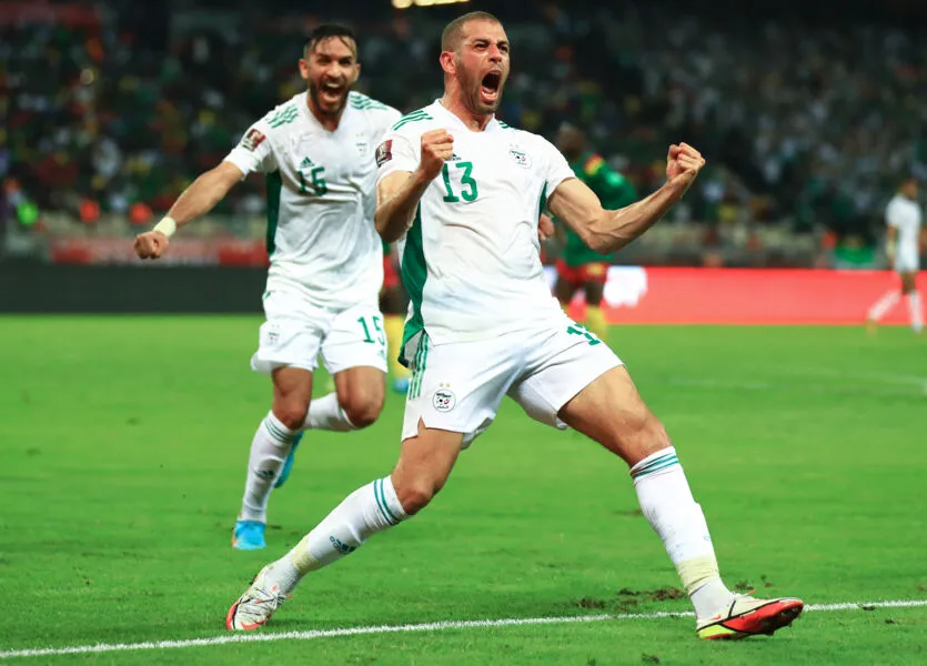 A Argélia passou por Camarões com gol do atacante Islam Slimani