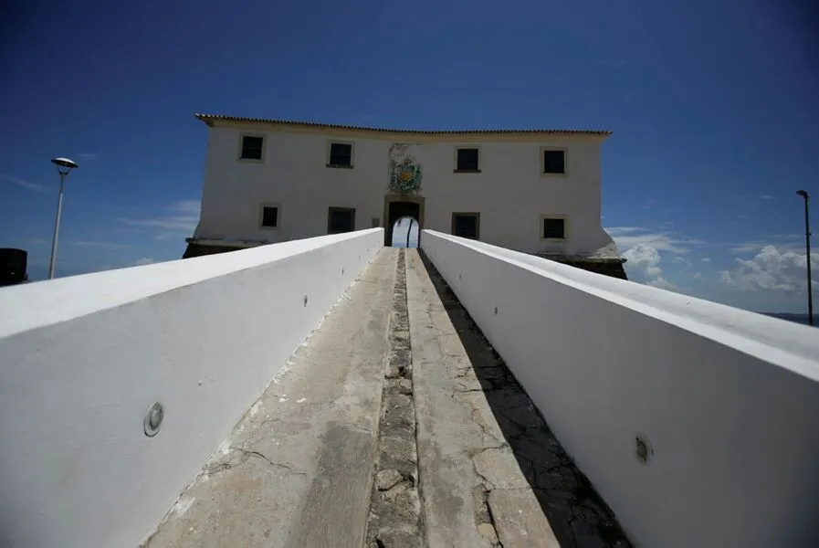 O Forte de Santa Maria, na Barra, que abriga o Espaço Pierre Verger da Fotografia Baiana