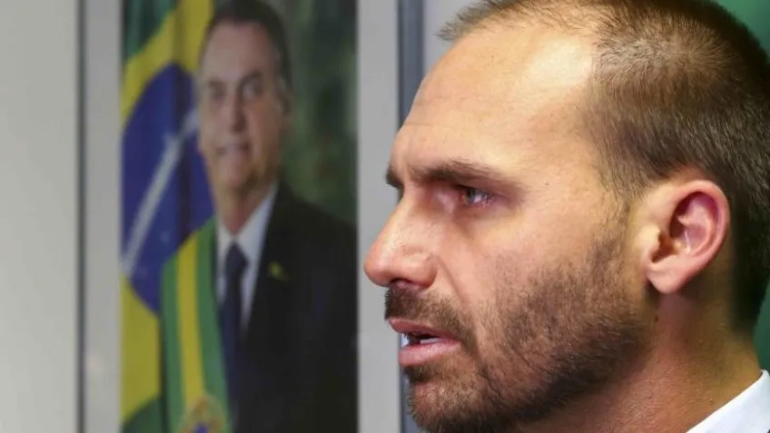 Deputado Eduardo Bolsonaro saiu em defesa do pai, Jair, que concedeu indulto a Daniel Silveira