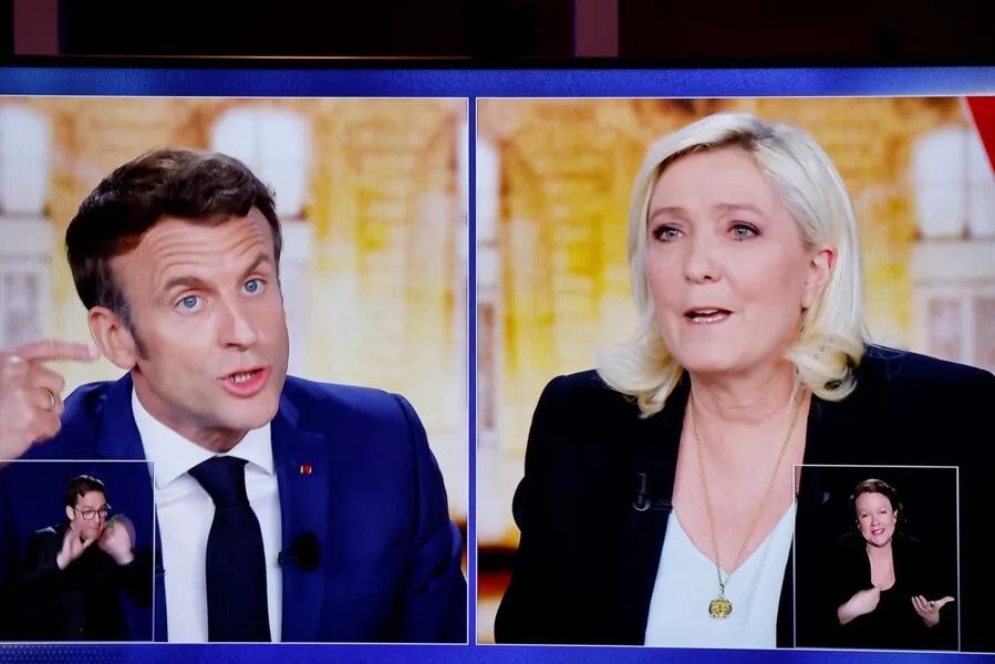 Últimas pesquisas indicam vitória de Macron, que tenta se reeleger