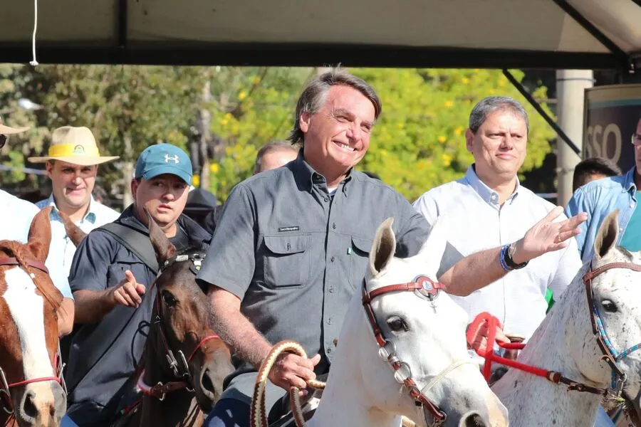 Bolsonaro durante visita à feira