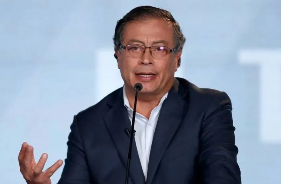 Gustavo Petro foi prefeito de Bogotá e atualmente é senador