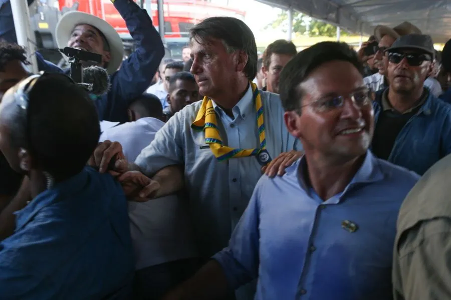 Bolsonaro recebe apoio de seguidores durante a Bahia Farm Show 2022
