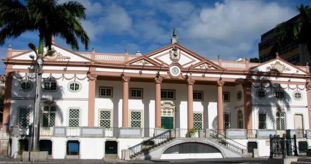 Fachada da sede da Associação Comercial da Bahia
