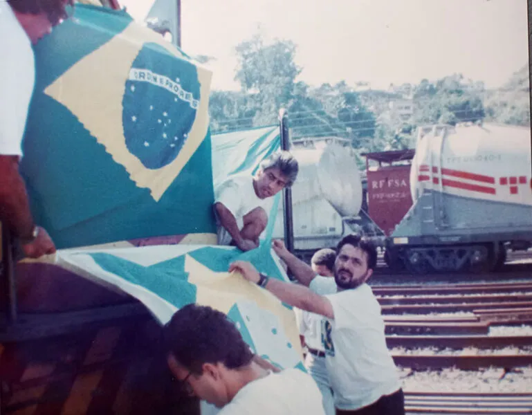 Ideia de José Augusto Saraiva (à direita na foto ) de fazer uma viagem pelo mar foi adaptada para o projeto Verde Trem