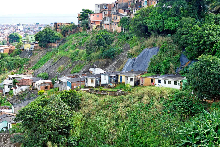 Contenção foi feita na Baixa do Cacau, mas moradores ainda sofrem com chuvas