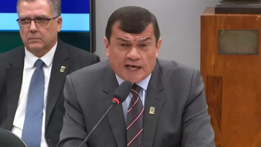 Ministro da Defesa  durante audiência na Câmara dos Deputados para explicar compras de Viagra e próteses penianas