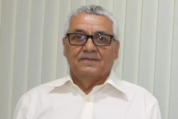 De acordo com denúncia feita por vereador, prefeito Valtécio Neves, "incorre" na suposta prática de grave ato de improbidade administrativa
