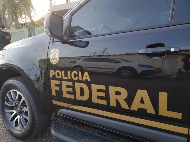 Parlamentar afirma ainda que funcionários estão há *quatro meses" sem receber na área de saúde da Prefeitura de Feira de Santana