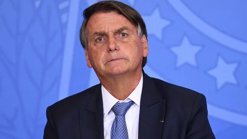 Bolsonaro tenta reverter sua baixa popularidade a três meses das eleições