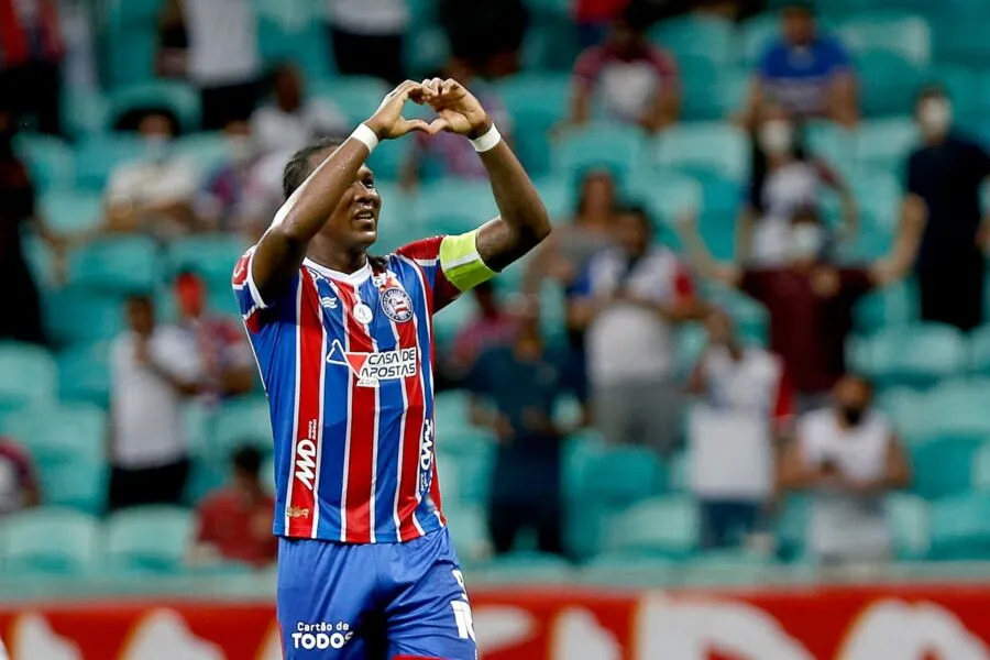 Rodallega marcou dois gols, mas não foi o suficiente para garantir o Bahia na próxima fase