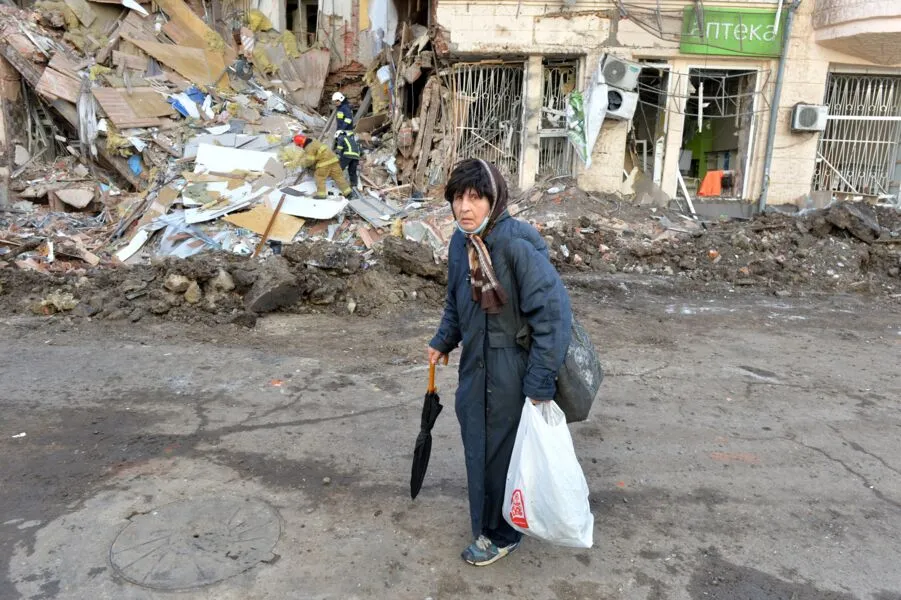 Milhares de civis já deixaram as cidades bombardeadas pela Rússia