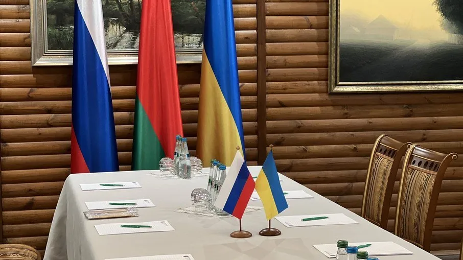 Encontros entre negociadores russos e ucranianos passaram a ser virtuais
