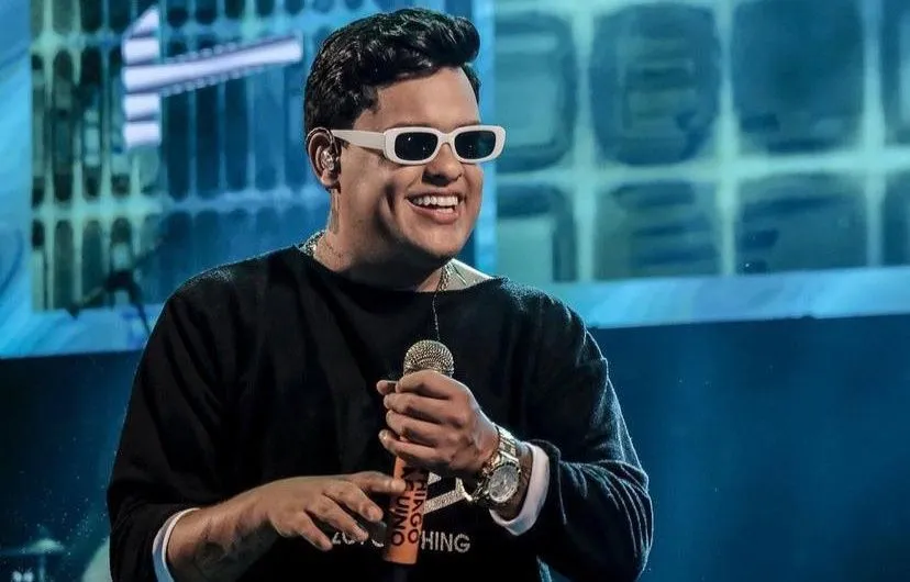 “É uma honra ganhar o Prêmio Verão Sua Música e ter meu trabalho reconhecido pelo público. Para comemorar, estamos planejando uma live inesquecível para colocar todos pra cantar”, conta o cantor