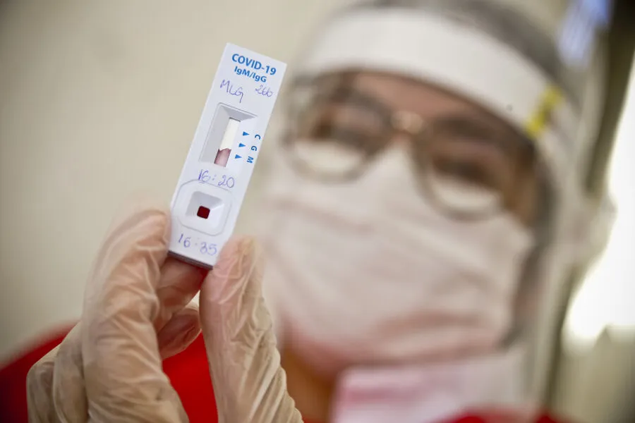 Foram contabilizados 947 novas contaminações nas últimas 24h