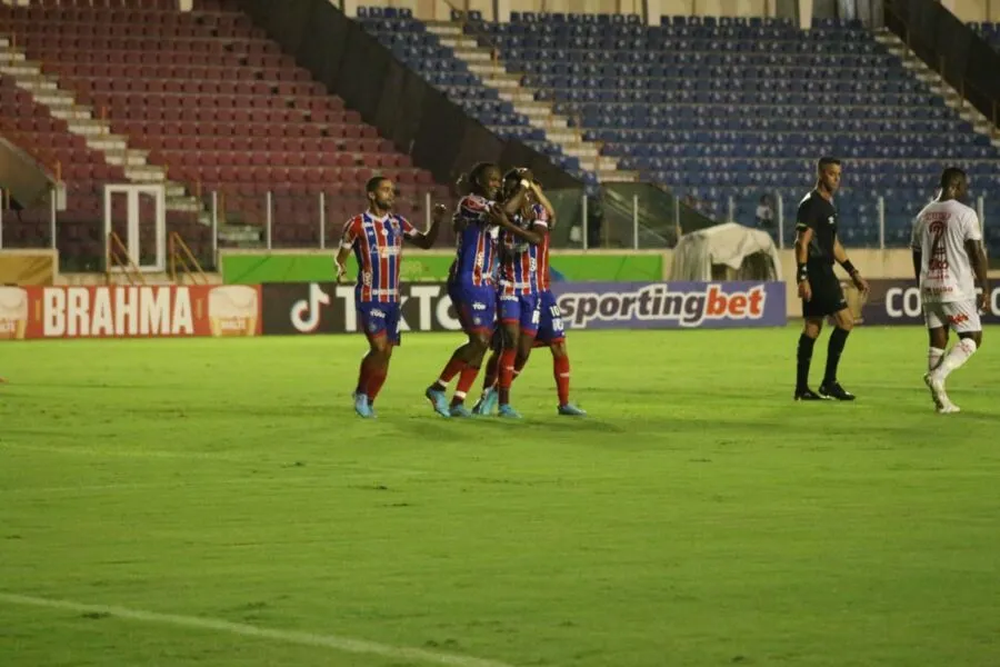 O colombiano Hugo Rodallega marcou o primeiro gol e agora soma 12 bolas na rede na temporada