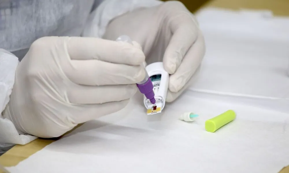 Foram contabilizados 94 novas contaminações nas últimas 24h
