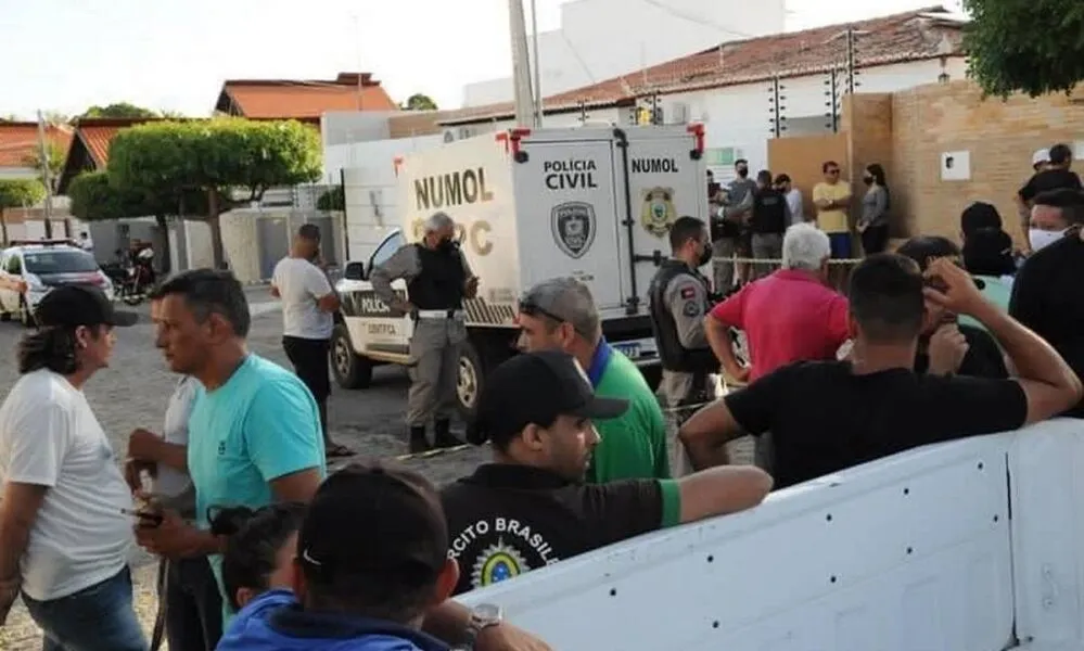 O adolescente utilizou uma arma de fogo do pai, que trabalhava como policial militar