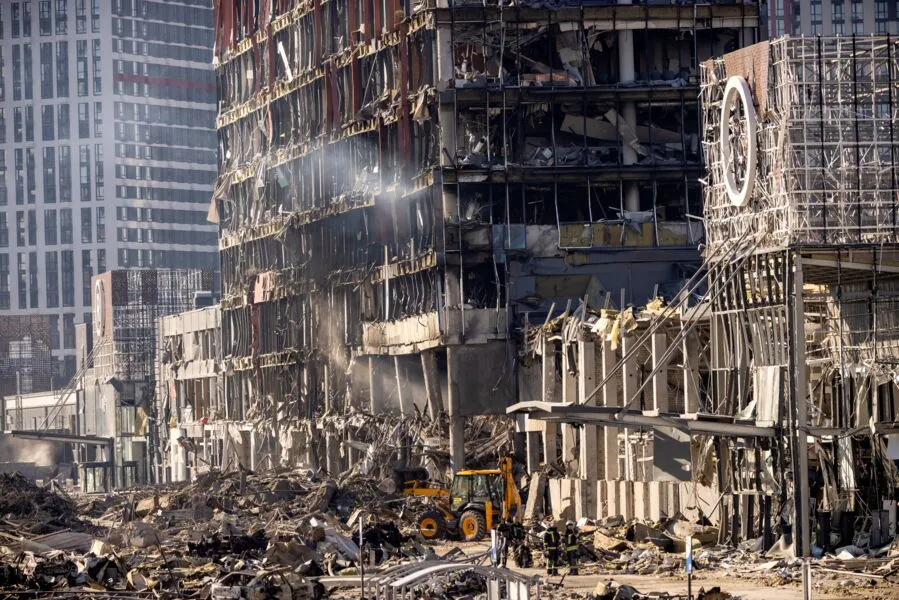 Quase nada resta do novo shopping "Retroville", em Kiev