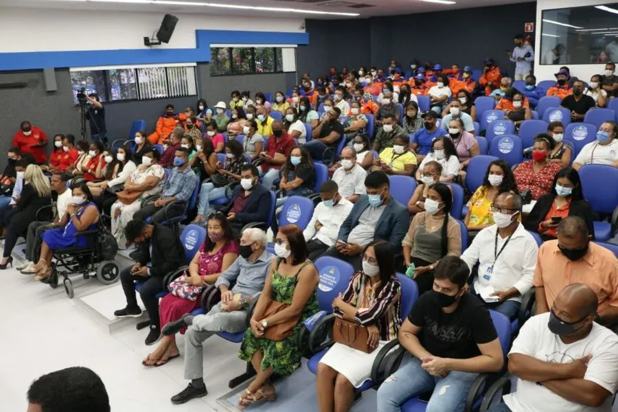 Agentes Comunitários de Saúde (ACS) e os Agentes de Combate a Endemias (ACE) acompanharam a sessão na Câmara de Camaçari